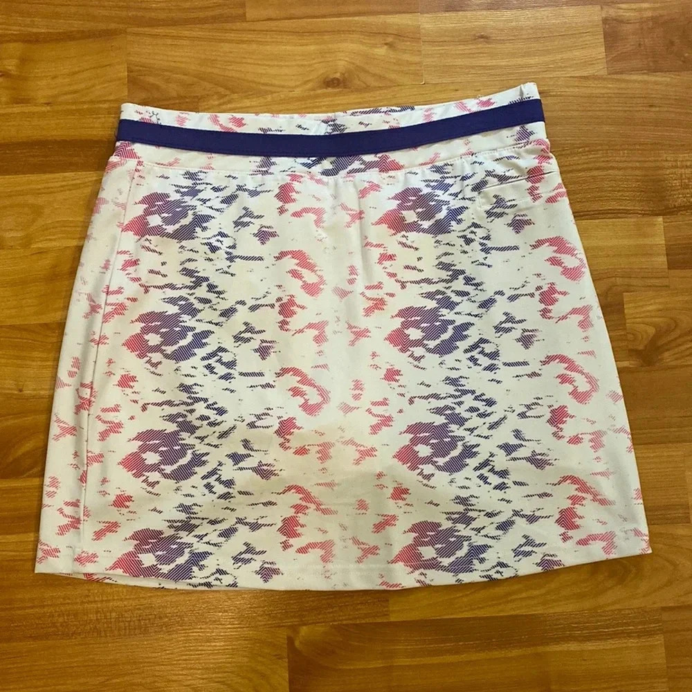 Pebble Beach Performance Skort in Purple/Pink/White